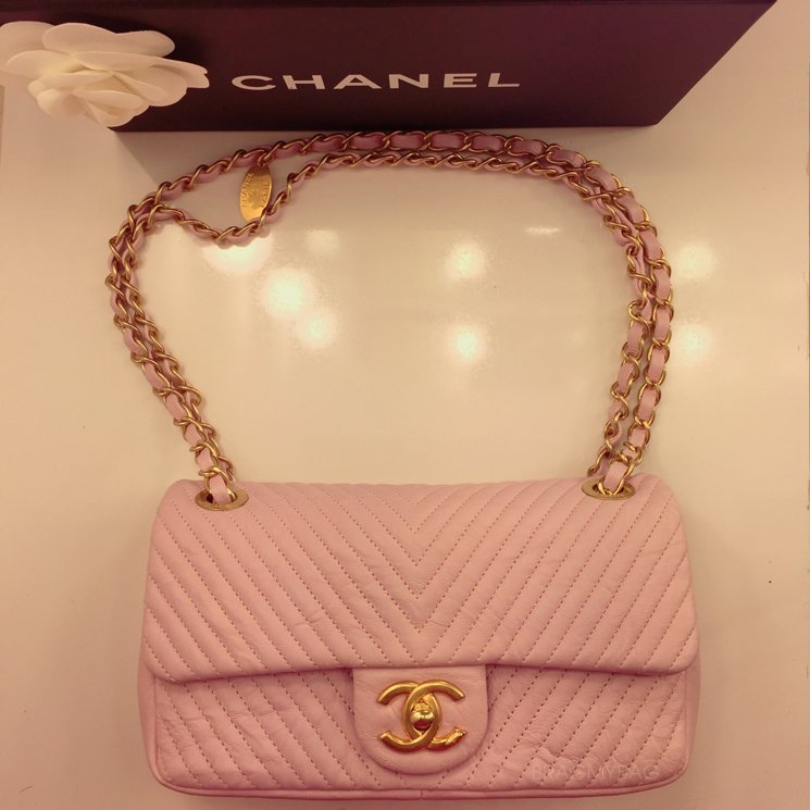 chanel pink chevron bag