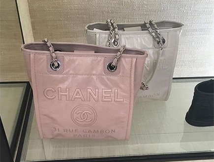 Chanel Signature Shopping Bag thumb