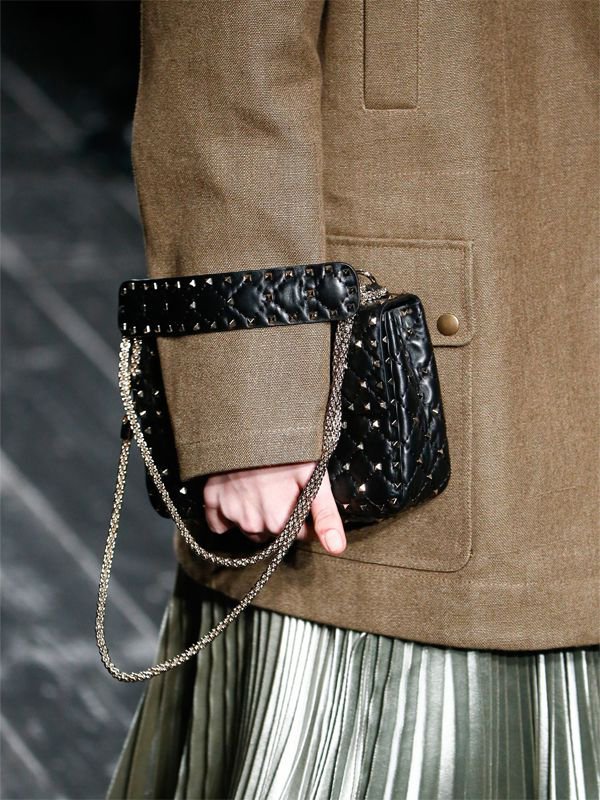 Valentino-ROCKSTUD-QUILTED-BAG-4