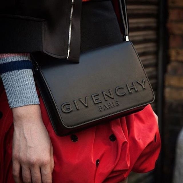 a-closer-look-givenchy-classic-iconic-logo-strap-wallet