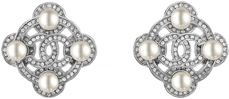 chanel-cc-pearl-earrings-3