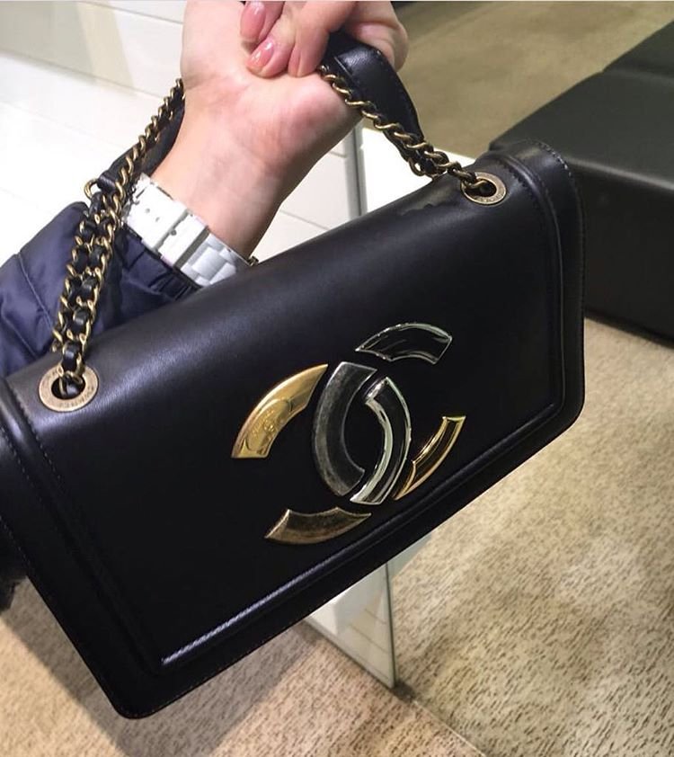Chanel Smooth Large CC Shoulder Bag | Bragmybag