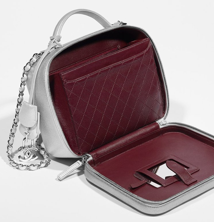 Chanel-CC-Filigree-Vanity-Case-Bag-interior