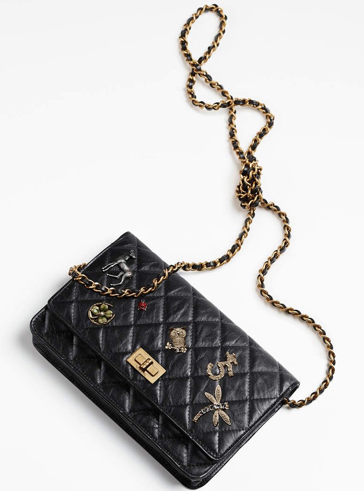 Chanel-Reissue-2.55-Charm-Wallet-On-Chain-4