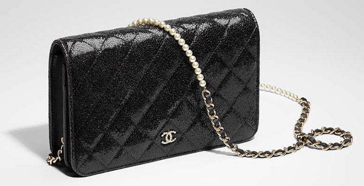 Chanel-Pearl-Wallet-On-Chain-4