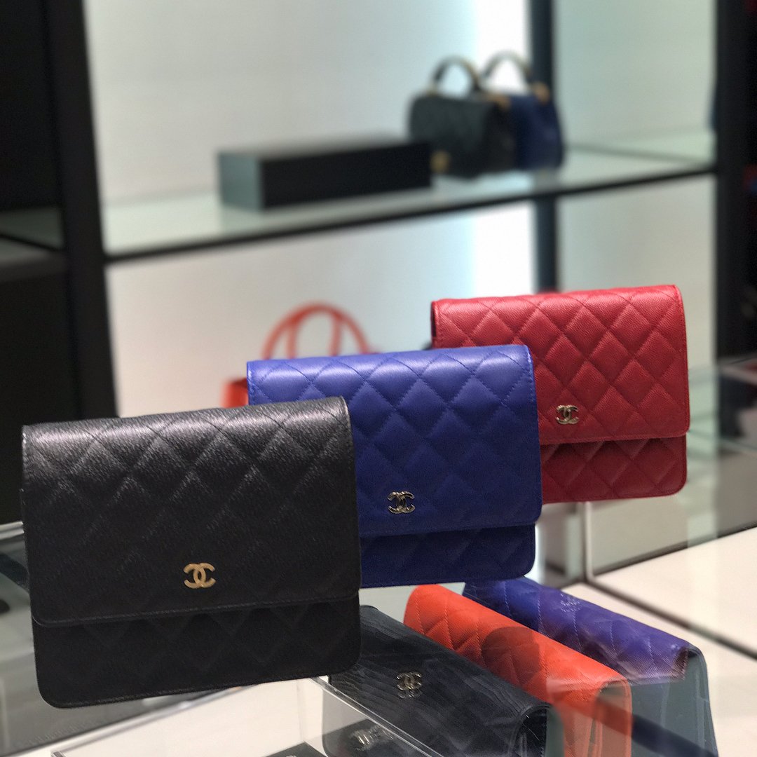 Chanel-Square-WOC-Blue-Red-Colors