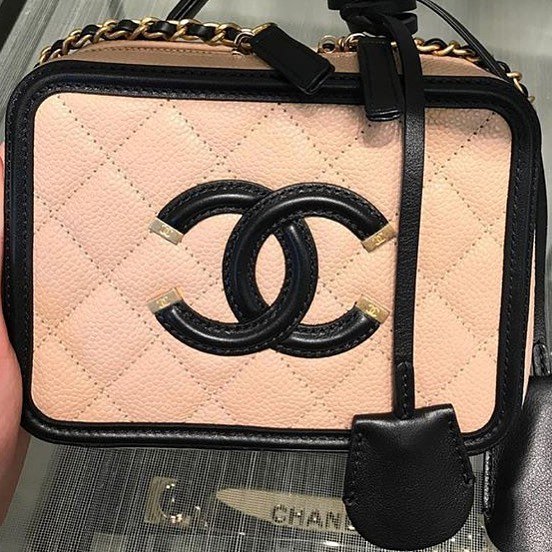 Chanel-CC-Filigree-Bag-Review-11