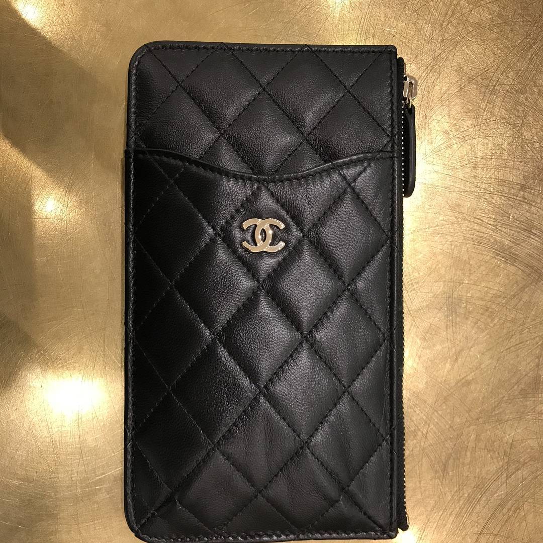 Chanel-Classic-Flat-Wallet-Pouches