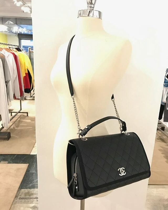 Chanel-Bi-Color-Top-Handle-Flap-Bag-4