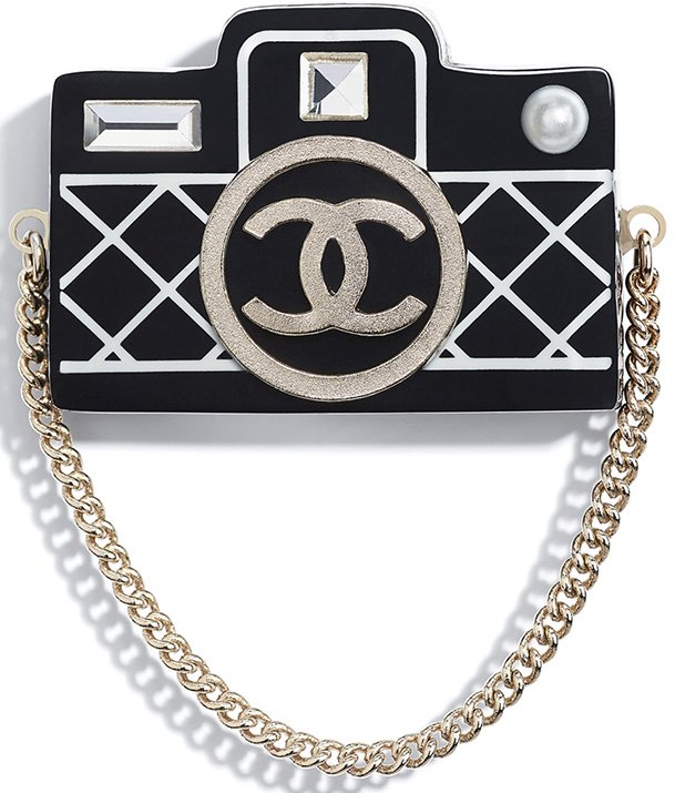 Claire Dokter Heel veel goeds Chanel CC Camera Brooch | Bragmybag