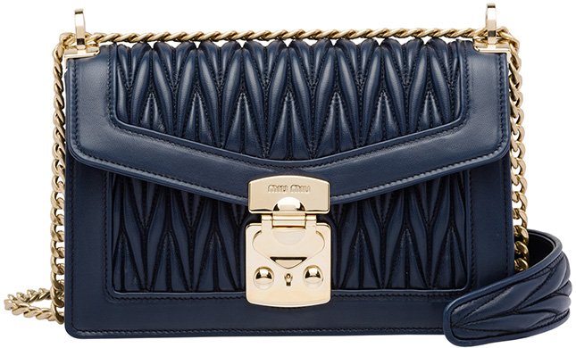 OBSESSED eith the new multipocket bag from @Miu Miu