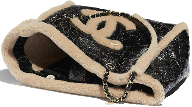 Chanel 2019 Shearling CC Mania Waist Bag - Black Waist Bags, Handbags -  CHA577057