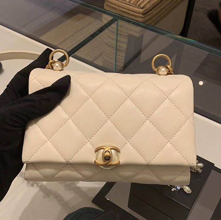 Chanel Pearl Story CC Clasp Bag Ivory Calfskin  ＬＯＶＥＬＯＴＳＬＵＸＵＲＹ