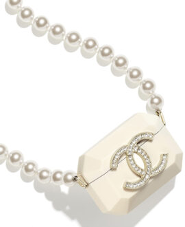 Chanel Airpods (Pro) Case Necklace | Bragmybag