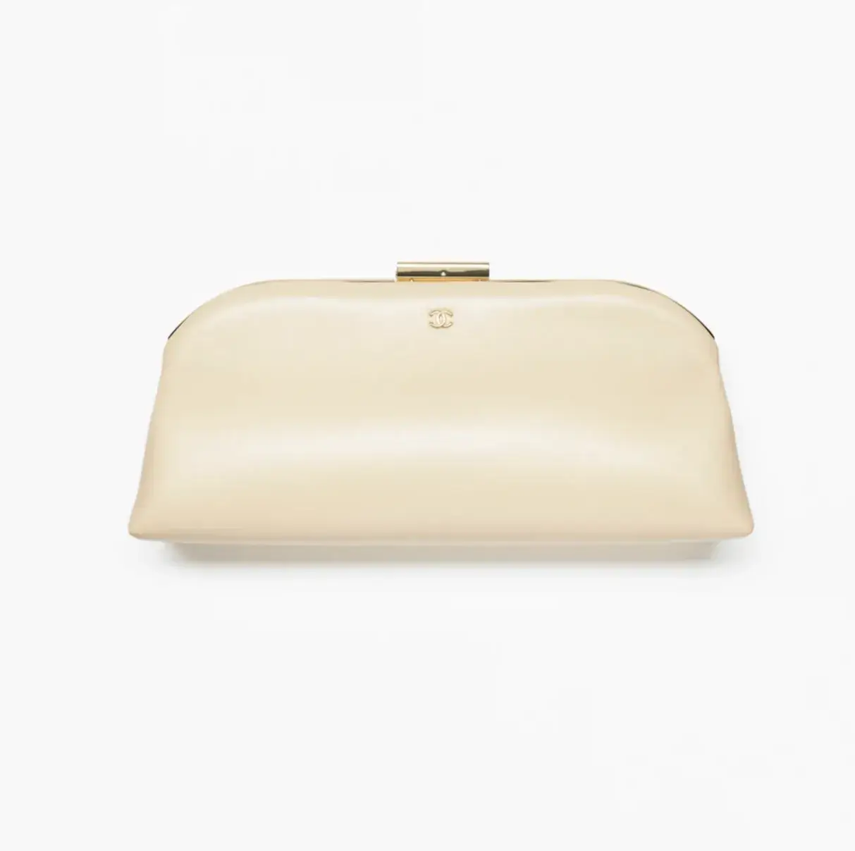 Chanel large-clutch-lambskin-gold-tone-metal AP5236B23918U8372 Chanel large clutch lambskin gold tone metal AP5236B23918U8372