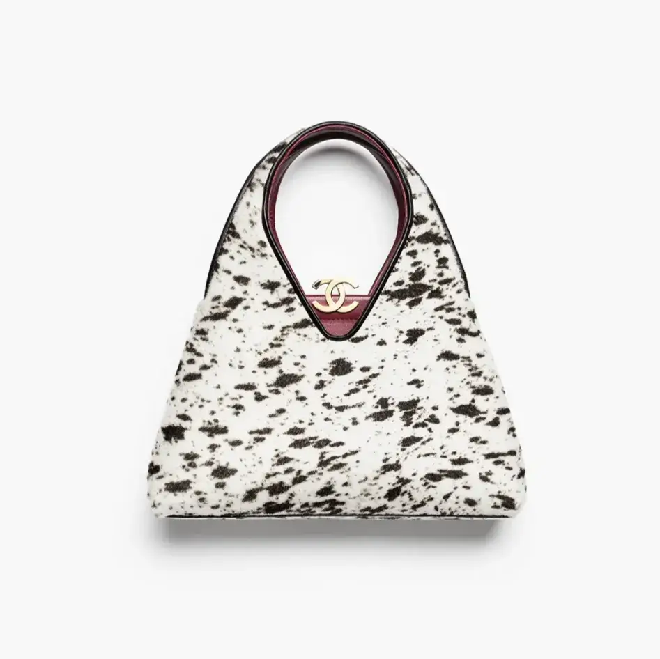 Chanel small tote lambskin AS6392B24970UA979